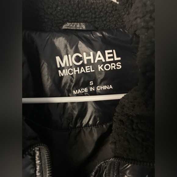 Michael Kors Puffer Jacket with Faux Fur, size S, black - Picture 6 of 9